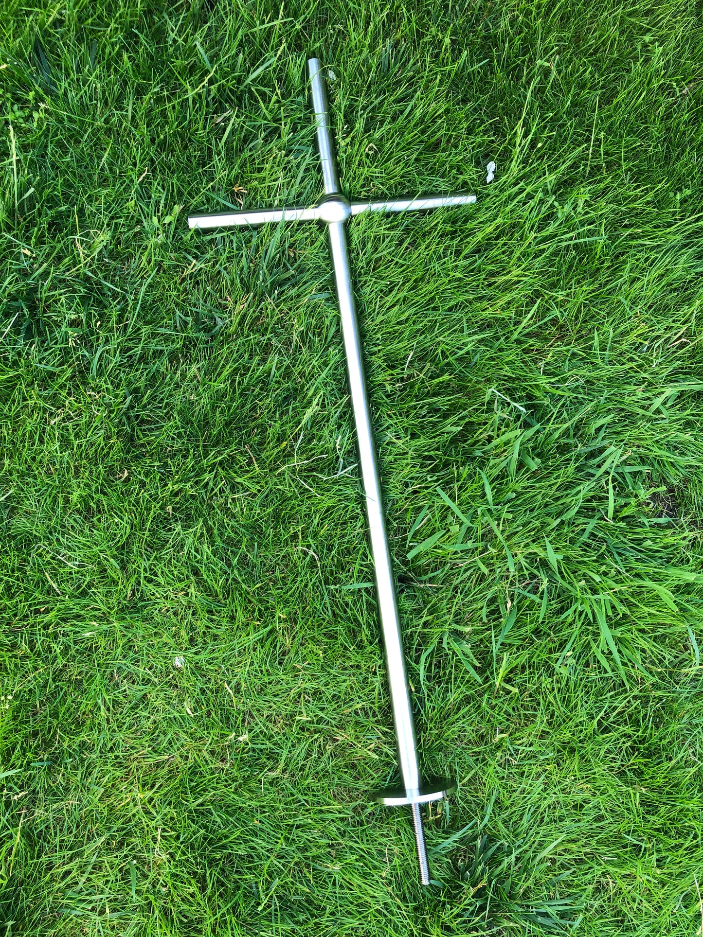 Grabkreuz mit Kugel Urnenkreuz Edelstahl Kreuz Grabmal Kreuzornament