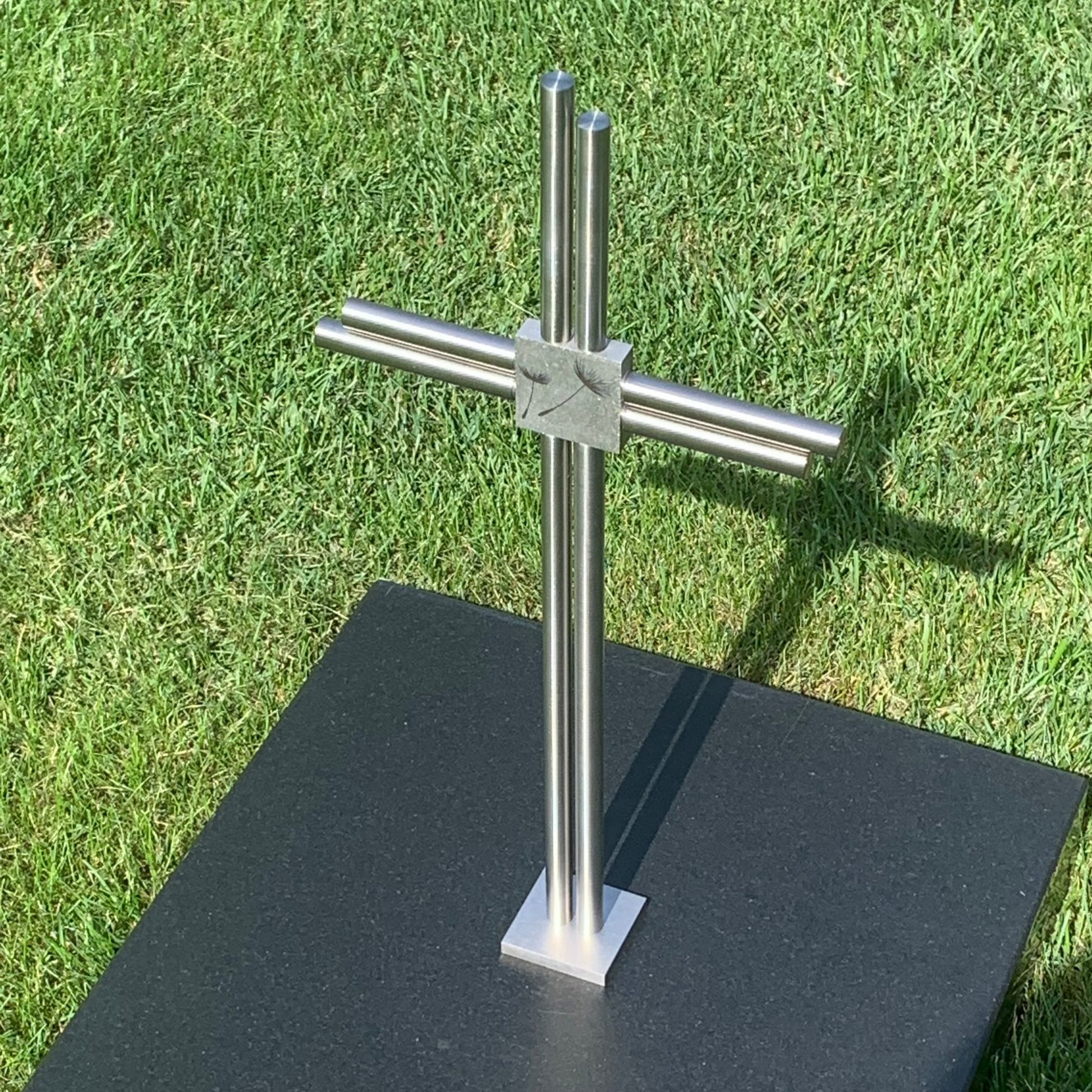 Grabkreuz AKENO aus Edelstahl & Stahl Grabkreuz AKENO aus Edelstahl & Stahl