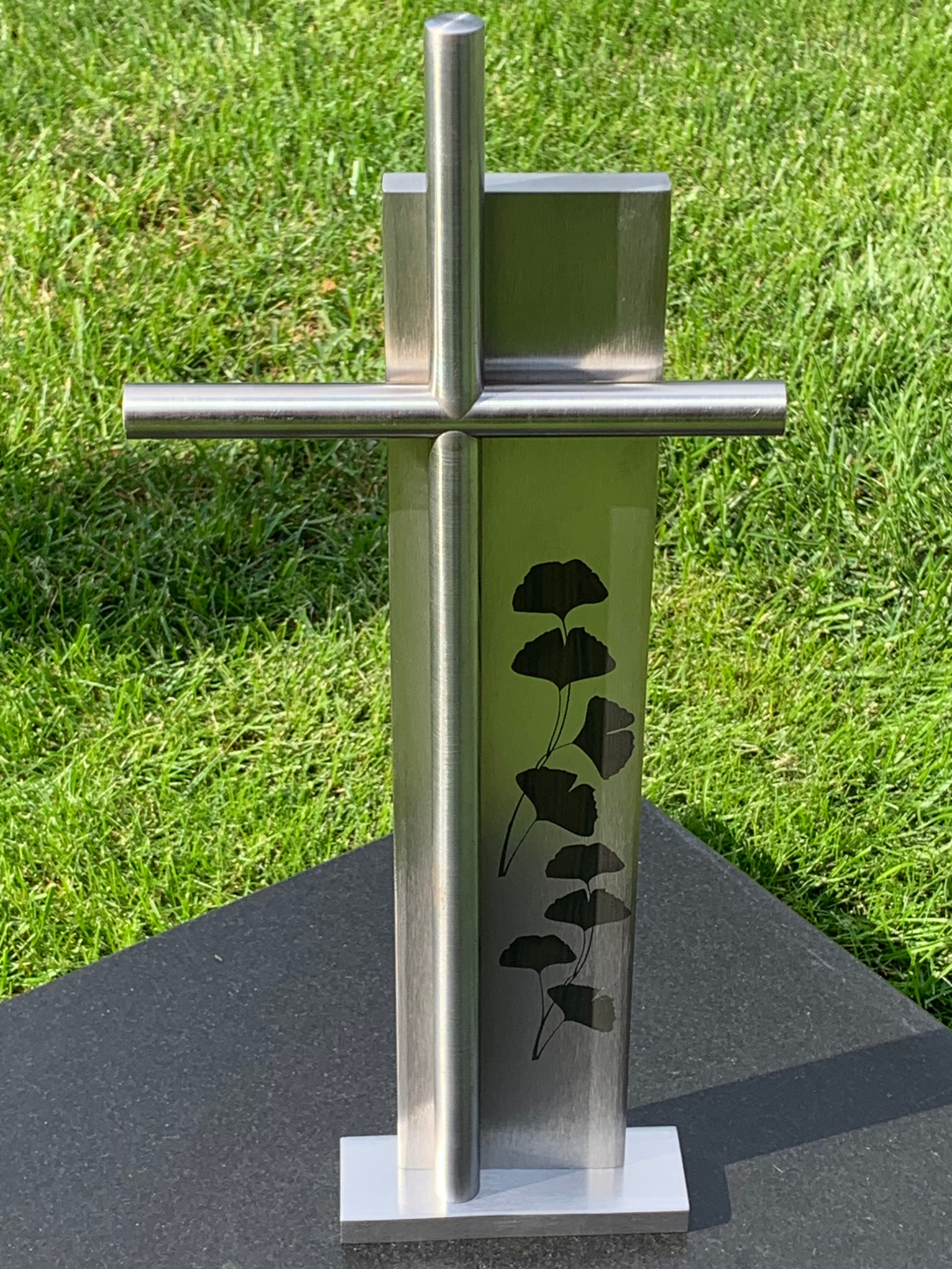 Grablaterne Edelstahl mit Kreuzausschnitt 22 cm, 54,50 Grablaterne Edelstahl mit Kreuzausschnitt 22 cm, 54,50